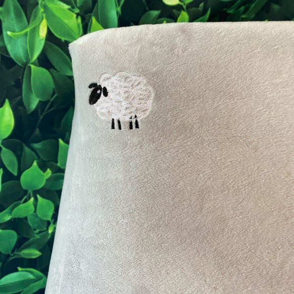 Munchkin Changing Pad and sheep cover - Picture 2 of 8